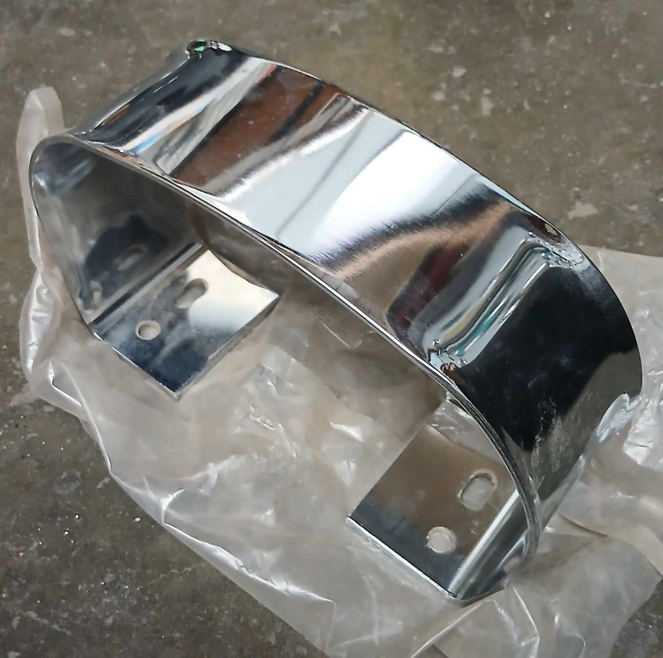 Jeep Tutti pezzi di ricambio auto: Pare-chocs arrière Jeep Wrangler – Usato da la heutte venduto da Auto-stock