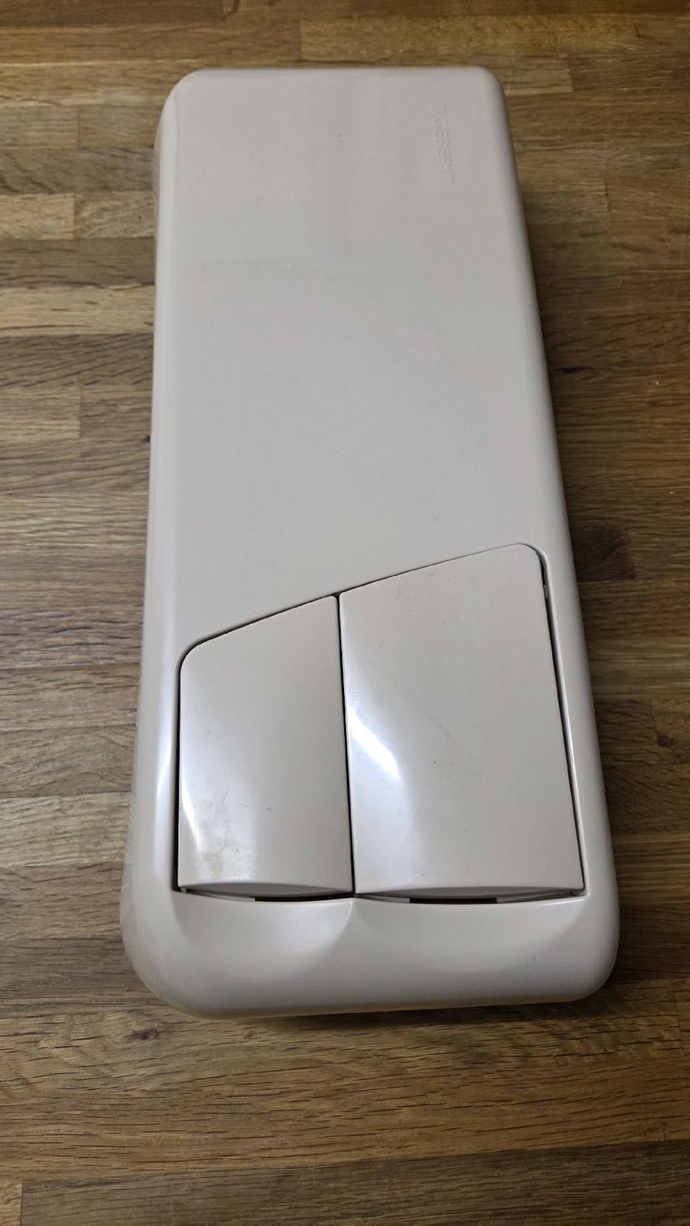 Geberit WC: Geberit Spülkastendeckel Baige – Usato da Dornach venduto da Ihsan2 2