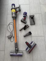 Dyson V10 Absolute inkl. Ladestation & Zubehör