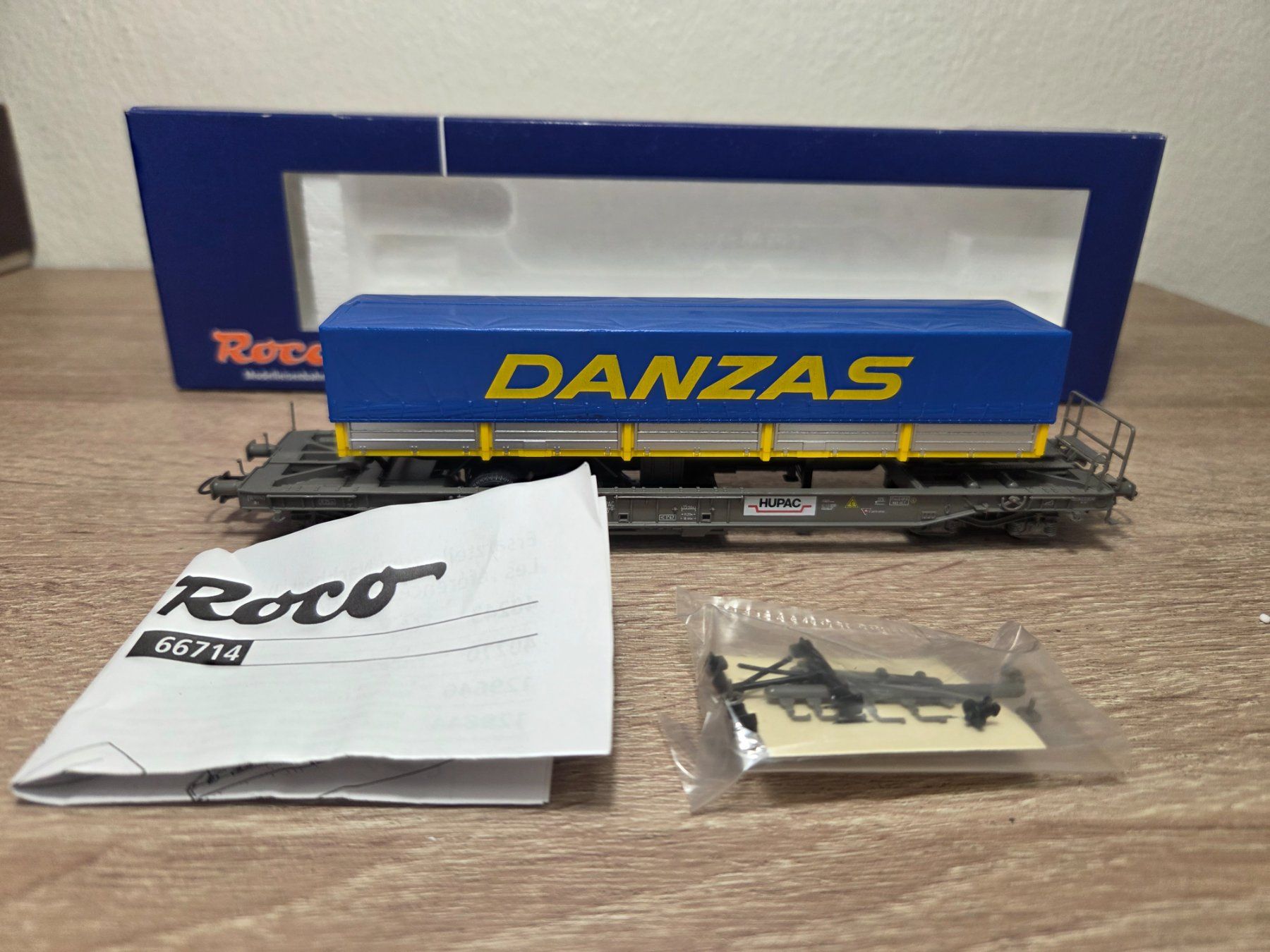Roco Modellini di ferrovie: Roco 66714 Containerwagen Danzas SBB H0 – Nuovo e nell'imballaggio originale da St-Aubin-Sauges venduto da Lo_Go 5