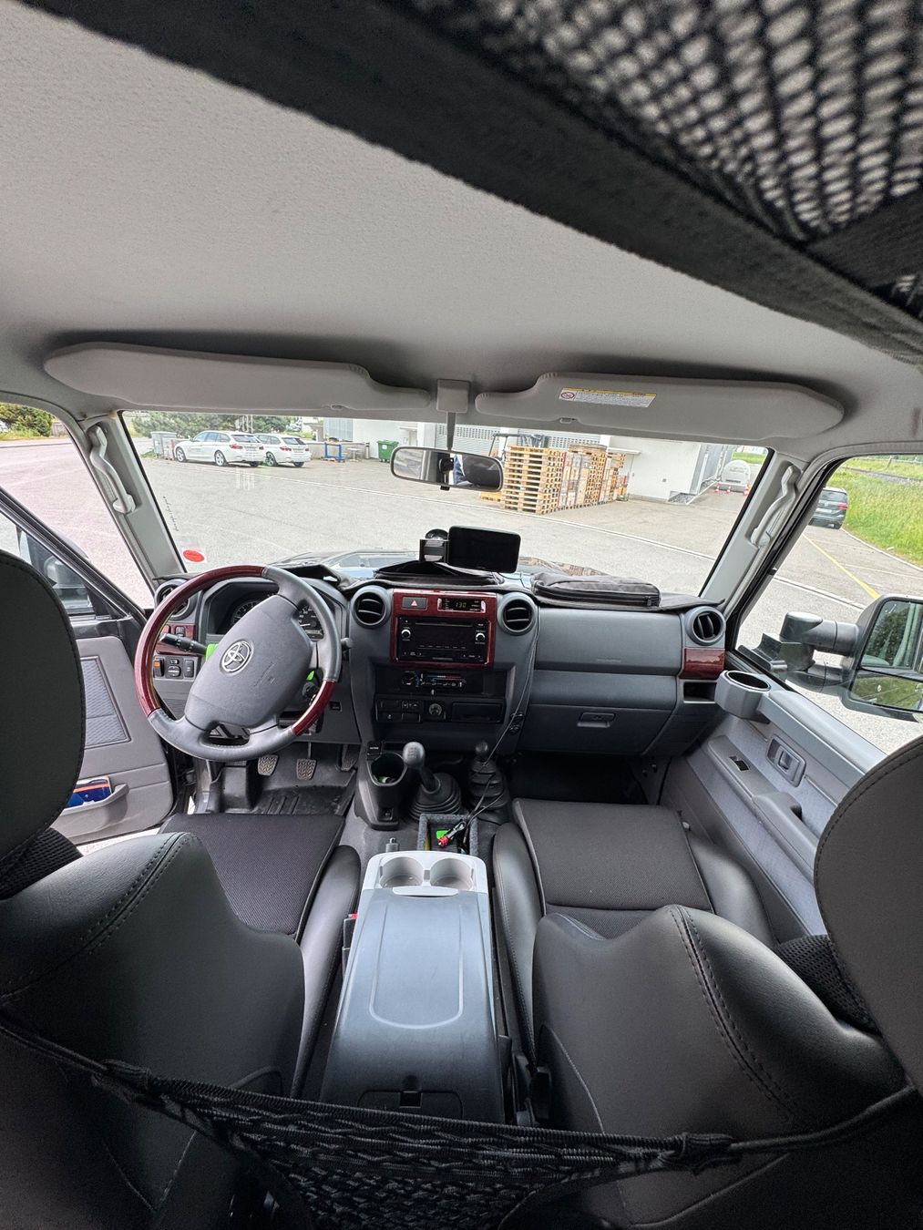 Toyota Autos: Toyota Land Cruiser GRJ79 Dual Cab – Gebraucht aus Jona von san_ztz2 7