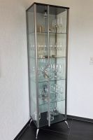 Glas-Vitrine mit Metallrahmen Silber und Innenbeleuchtung