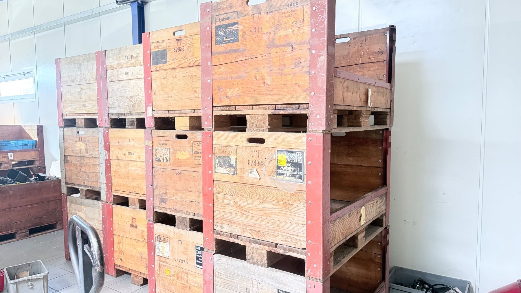 Pallets: robuste Holzpaloxen / Palettenboxen – Usato da Niederbipp venduto da Donboss