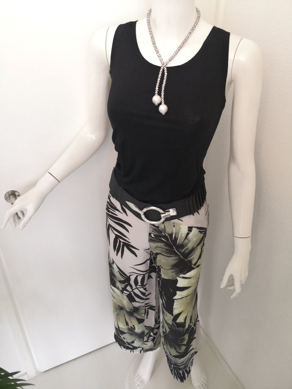 Top: 🤩NULU TOP SCHWARZ – Nuovo (secondo la descrizione) da Olten venduto da Naja-Twins-Twins 3