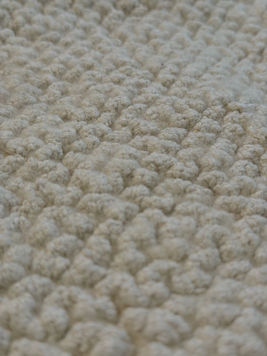 Tappeti: Cream textured rug with fringe – Usato da Zürich venduto da BettinaMarie2308 4