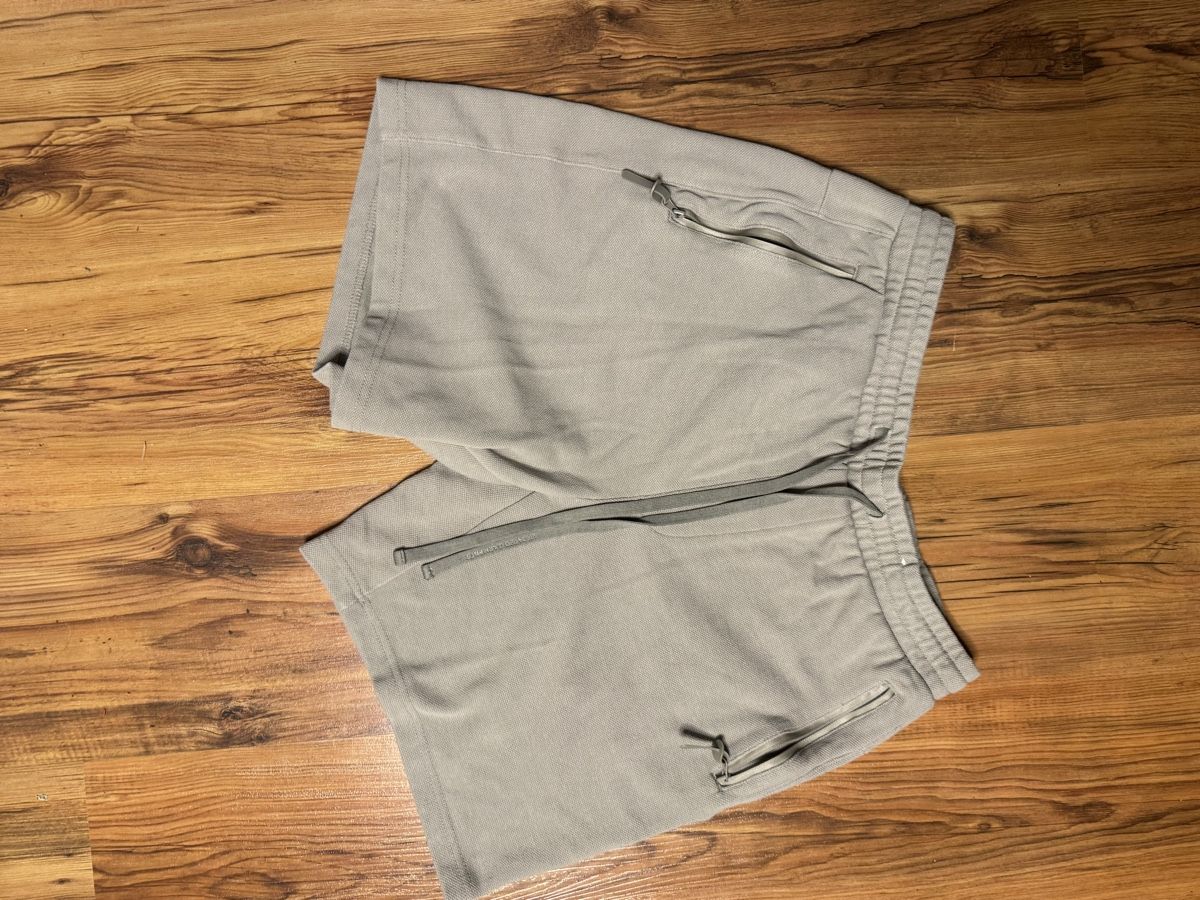 Pull&Bear Pantaloni: Pull&Bear Shorts Beige Herren L Jogger Style – Usato da Niederrohrdorf venduto da Joel.S01