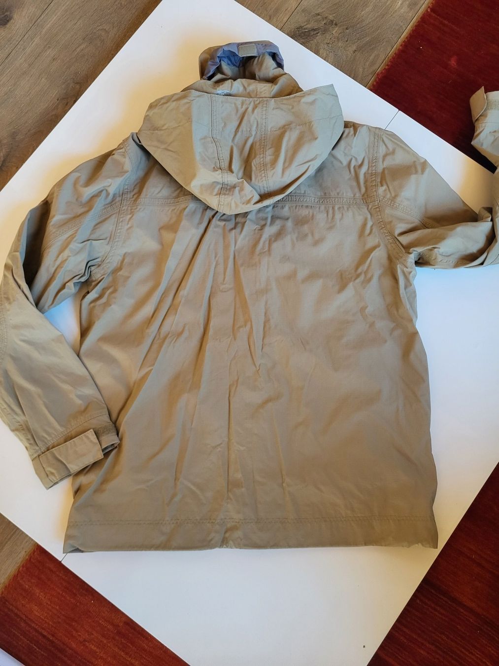 Jacken: AIGLE - Veste Avec Capuche Dans Le Col, Comme Neuve, M – Gebraucht aus Haute-Nendaz von DetoutDerien 8