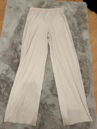 Damen Hose aus weiss/beige weit geschnitten