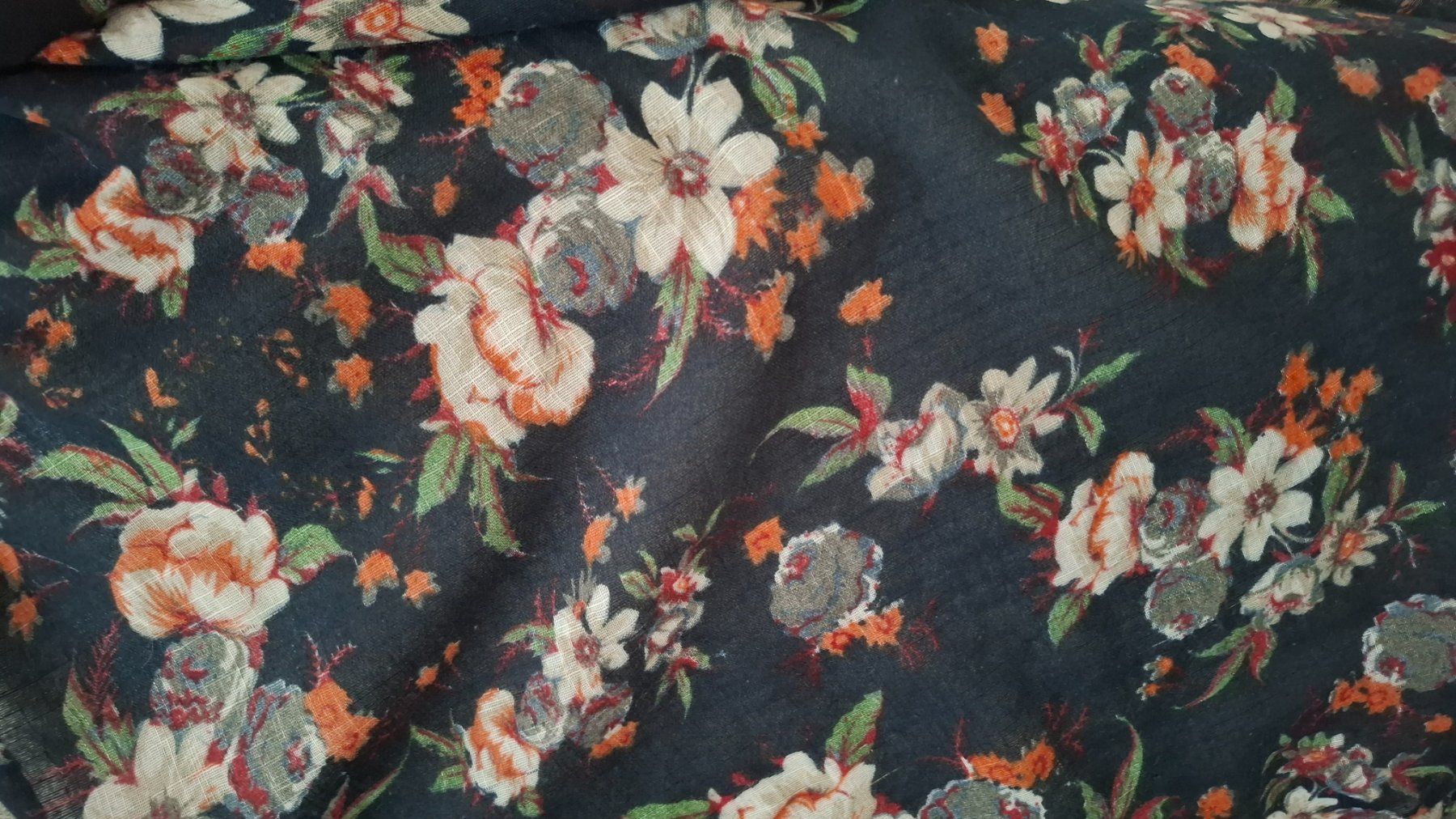 Foulard & Sciarpe: Damen Schal dunkelblau Blumenmuster – Usato da Rieden SG venduto da Mohu1 1