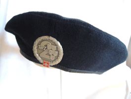 Schweizer Armee Béret in sehr schönem Zustand mit Emblem