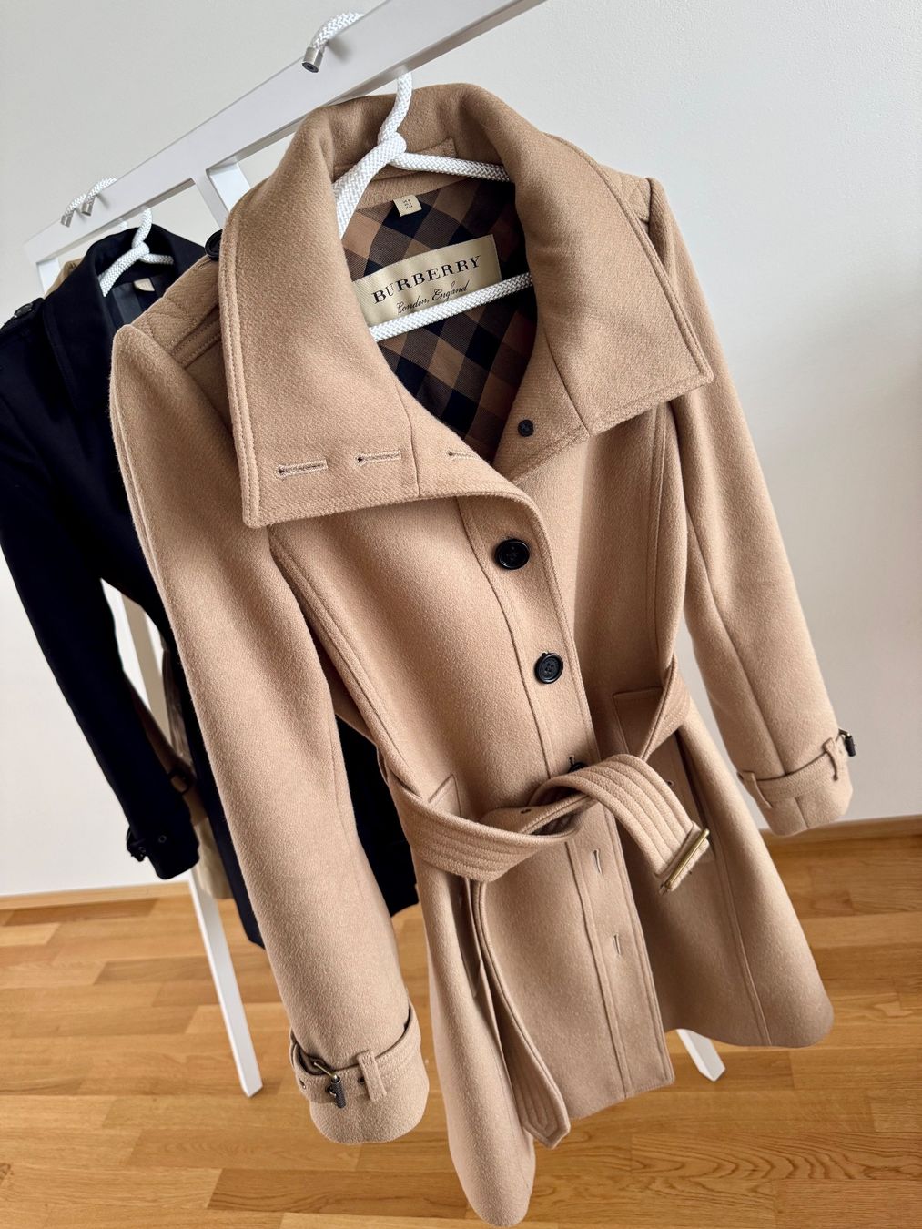 Burberry Mäntel: Burberry Trenchcoat Mantel GR IT 40 – Gebraucht aus Glattpark(Opfikon) von genevoise 1