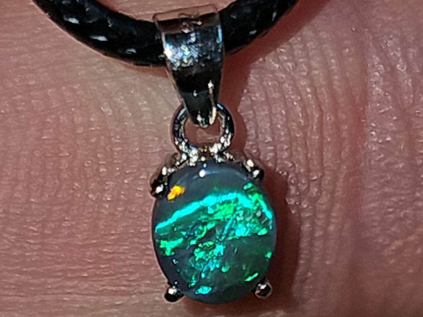 Anhänger: Filigraner australischer Blackopal Silber-Anhänger – Neu und originalverpackt aus Uerkheim von Winwinner