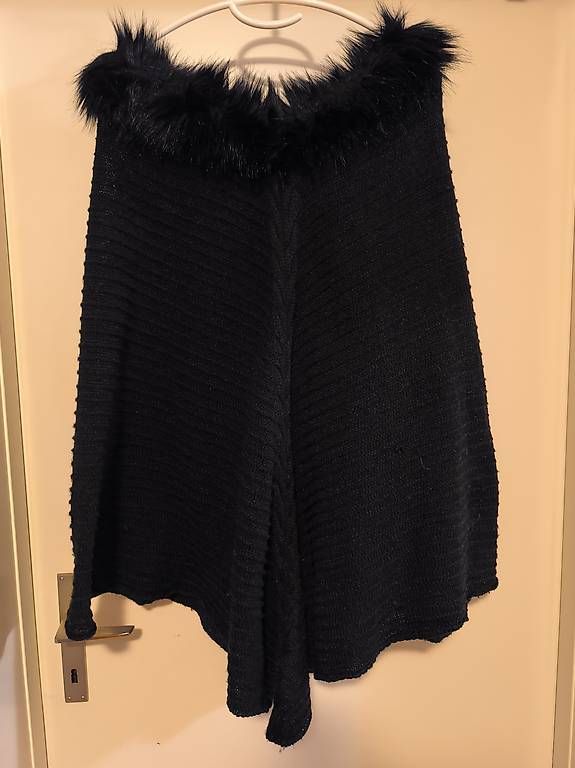 Mäntel: Schwarzer Poncho – Gebraucht aus Zürich von Italy2001 1