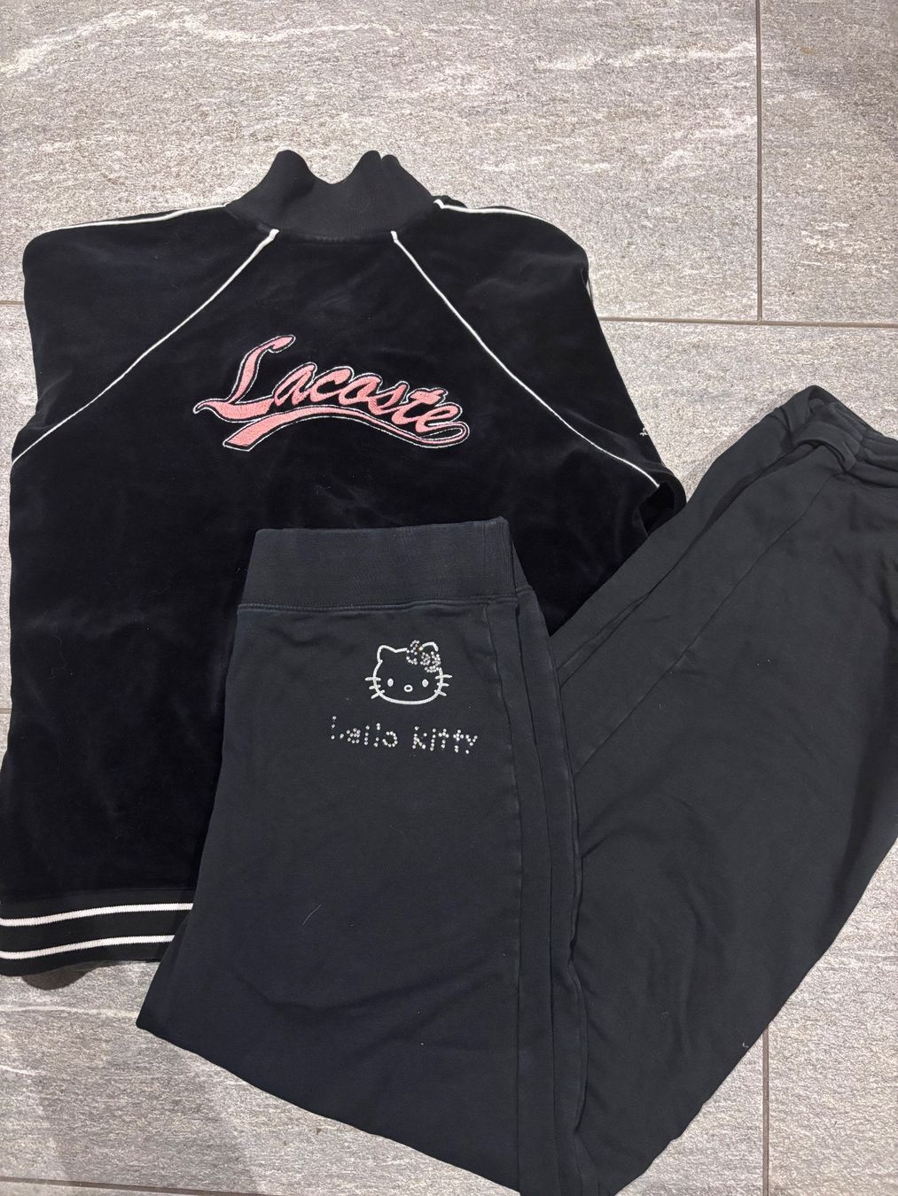 Lotti di vestiti: Lacoste & hellokitty 2000er tracksuit set – Usato da Horgen venduto da manon_archives