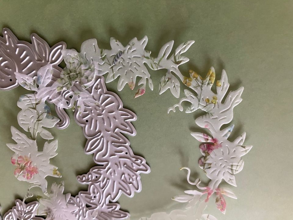 Schablonen: Neue Stanzschablone  Blüten-Kranz – Neu und originalverpackt aus Effretikon von wenuss 3