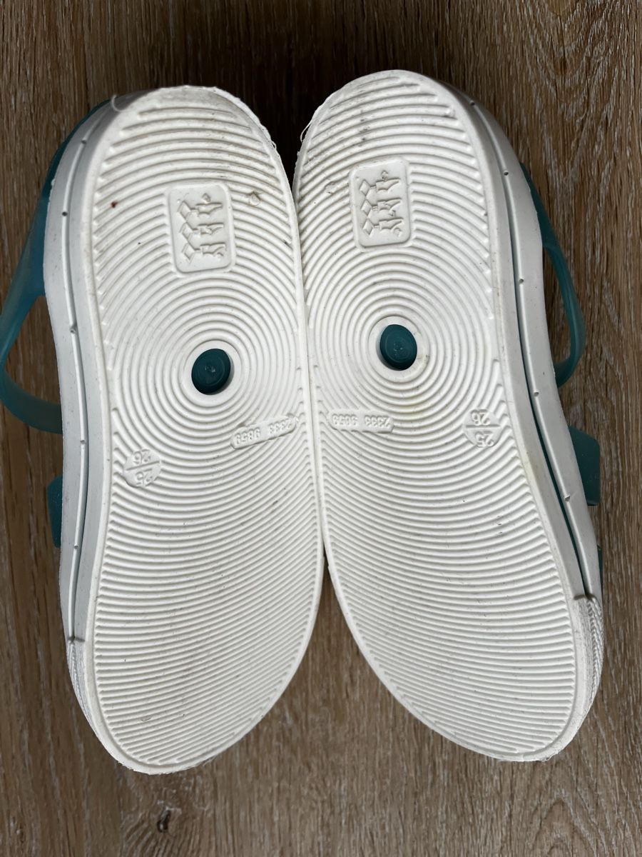Scarpe per ragazzi: Badeschuhe Gr. 25/26 – Usato da Sulz AG venduto da Zissi31324 1