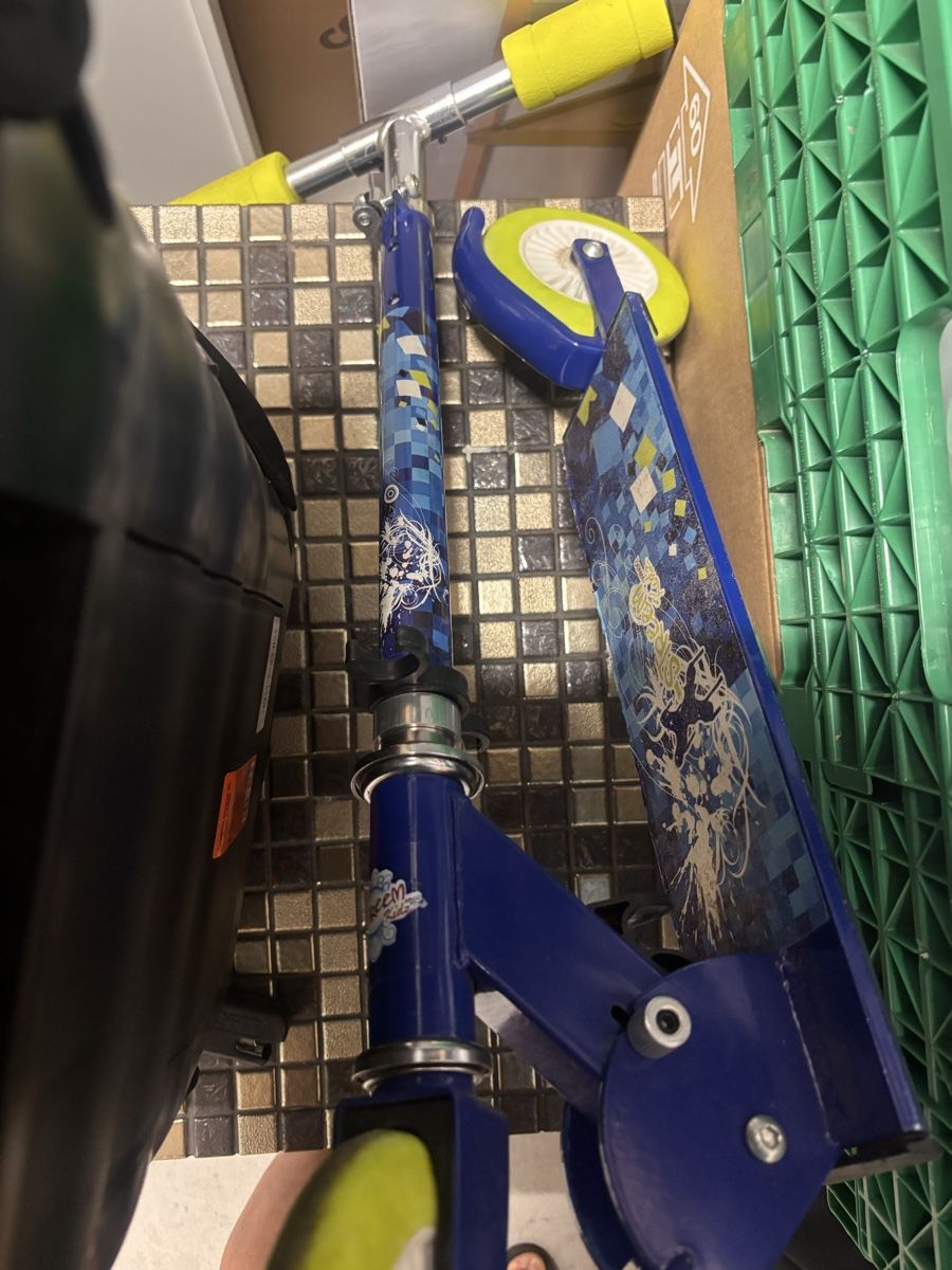 Veicoli per bambini: Kinderroller blau faltbar  – Usato da Liestal venduto da Efri33 1