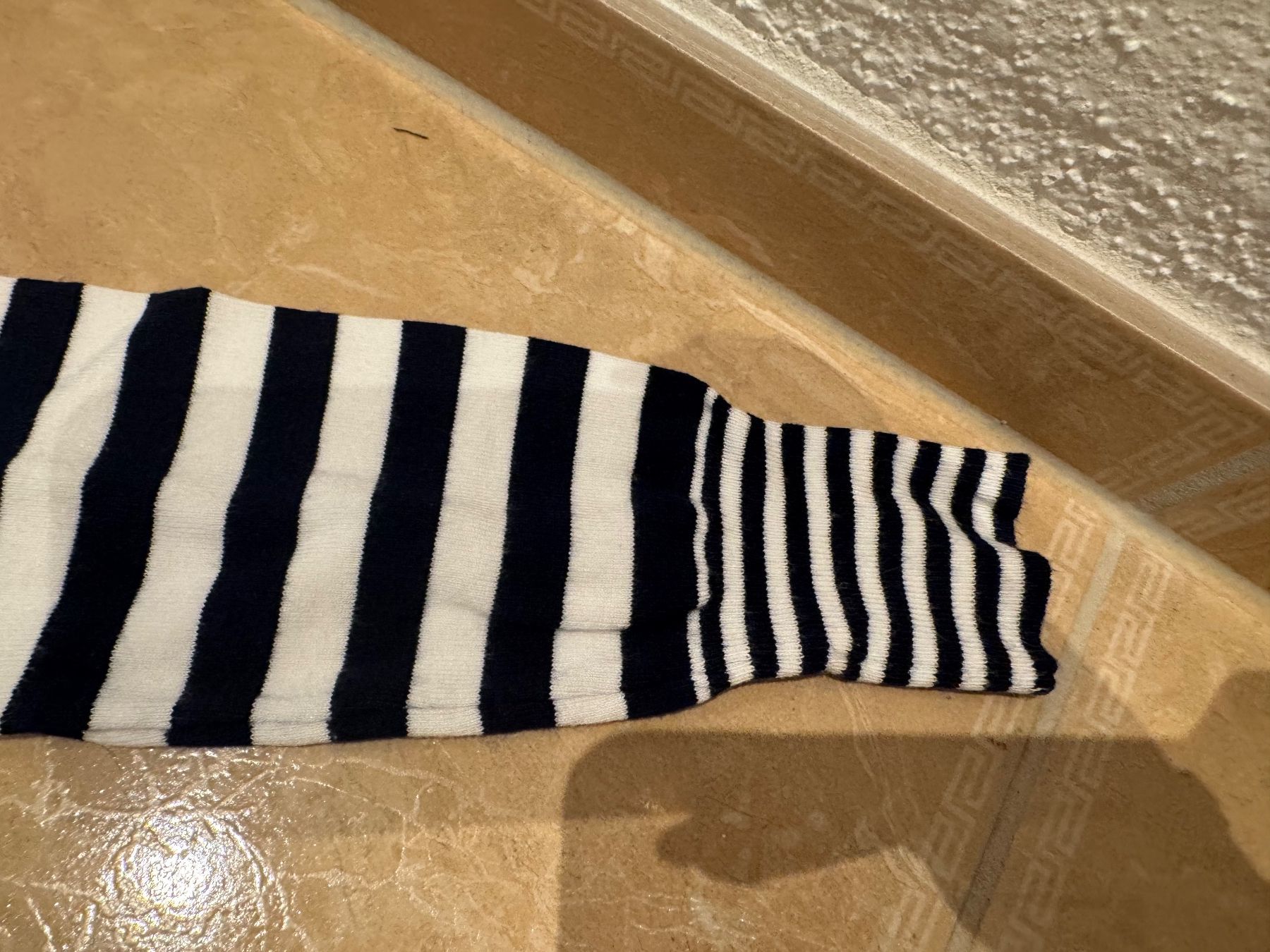 Guess Pullover & Sweatshirts: Guess schöner Pulli mit Sternchen, M – Gebraucht aus Klingnau von Markus14 2