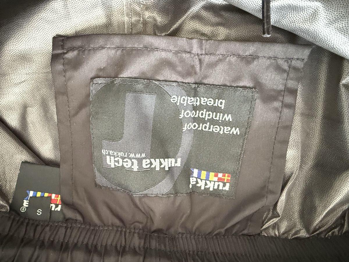 Rukka Pantaloni: Regenhose von Rukka, Gr. S – Nuovo (secondo la descrizione) da Strengelbach venduto da Chiavara 1