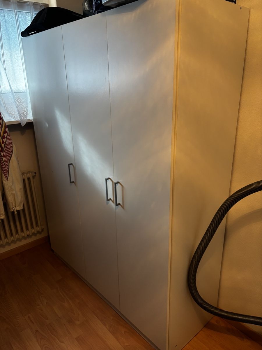 Armadi: Kleiner Kleiderschrank  – Usato da Dietikon venduto da Onur8953