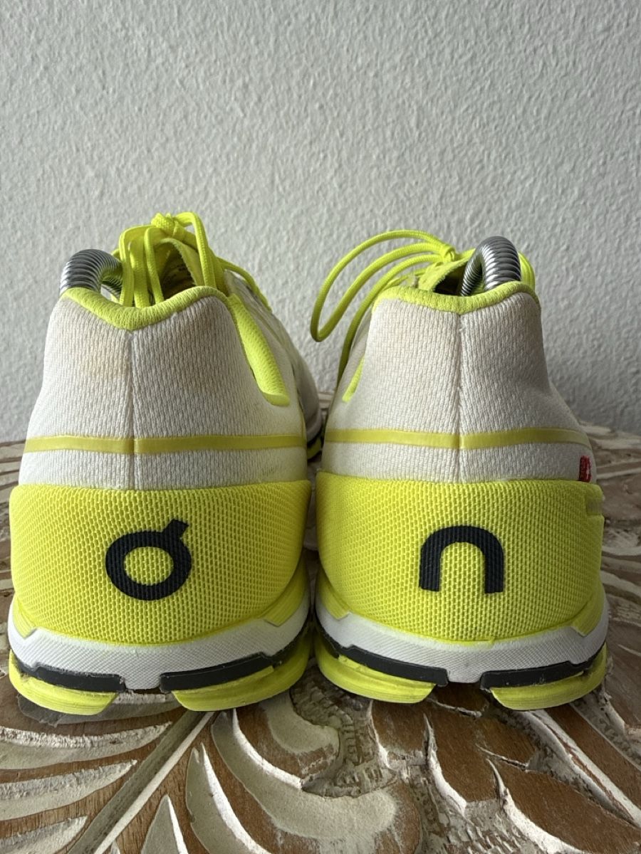On Herrenschuhe: On Laufschuhe Cloudflash weiss/gelb Grösse 44  – Gebraucht aus Zürich von sha_vw65 3