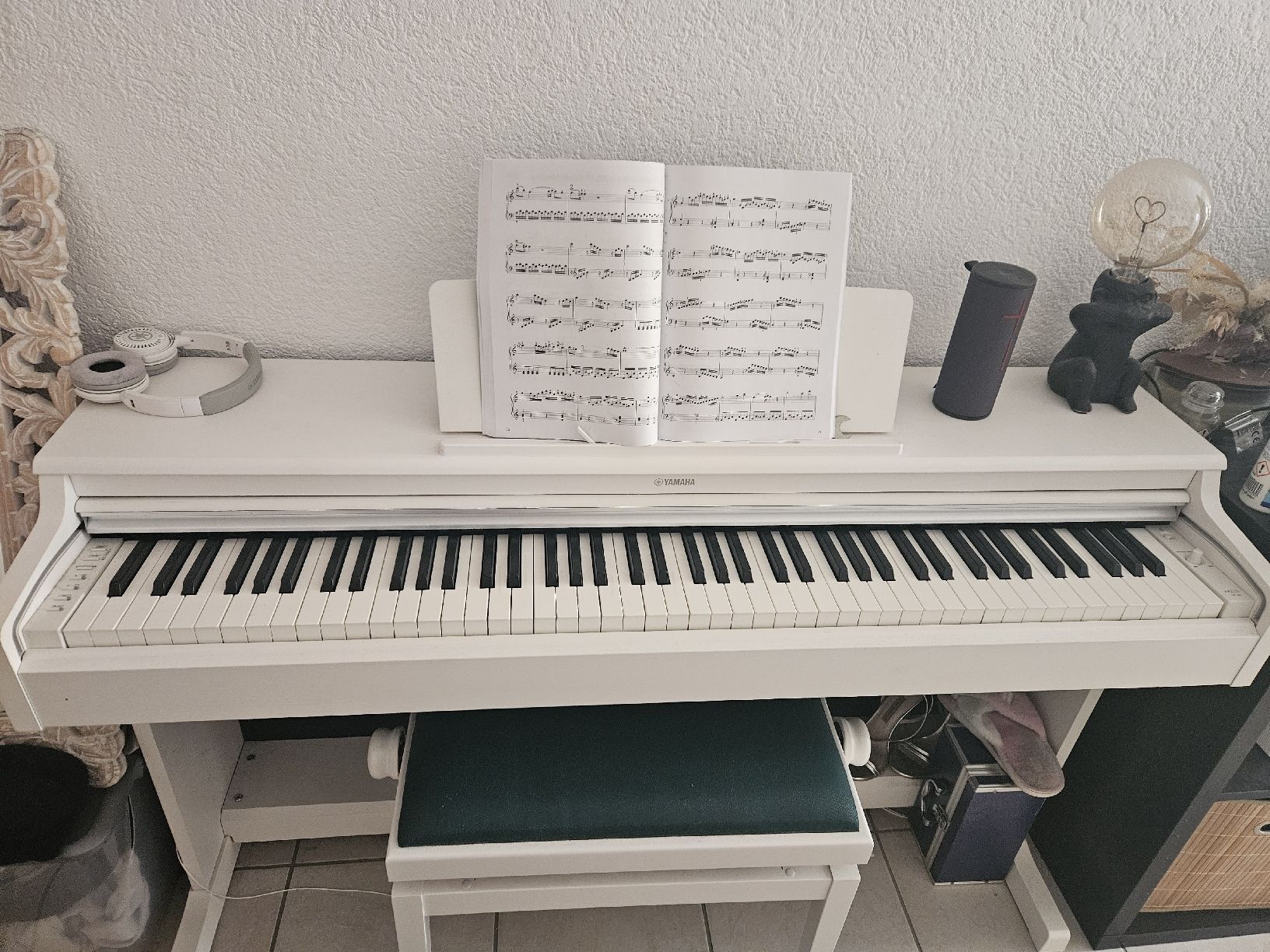 Instruments de musique: Piano blanc Yamaha – Neuf (Voir description) à Prangins par and_2fzg 3