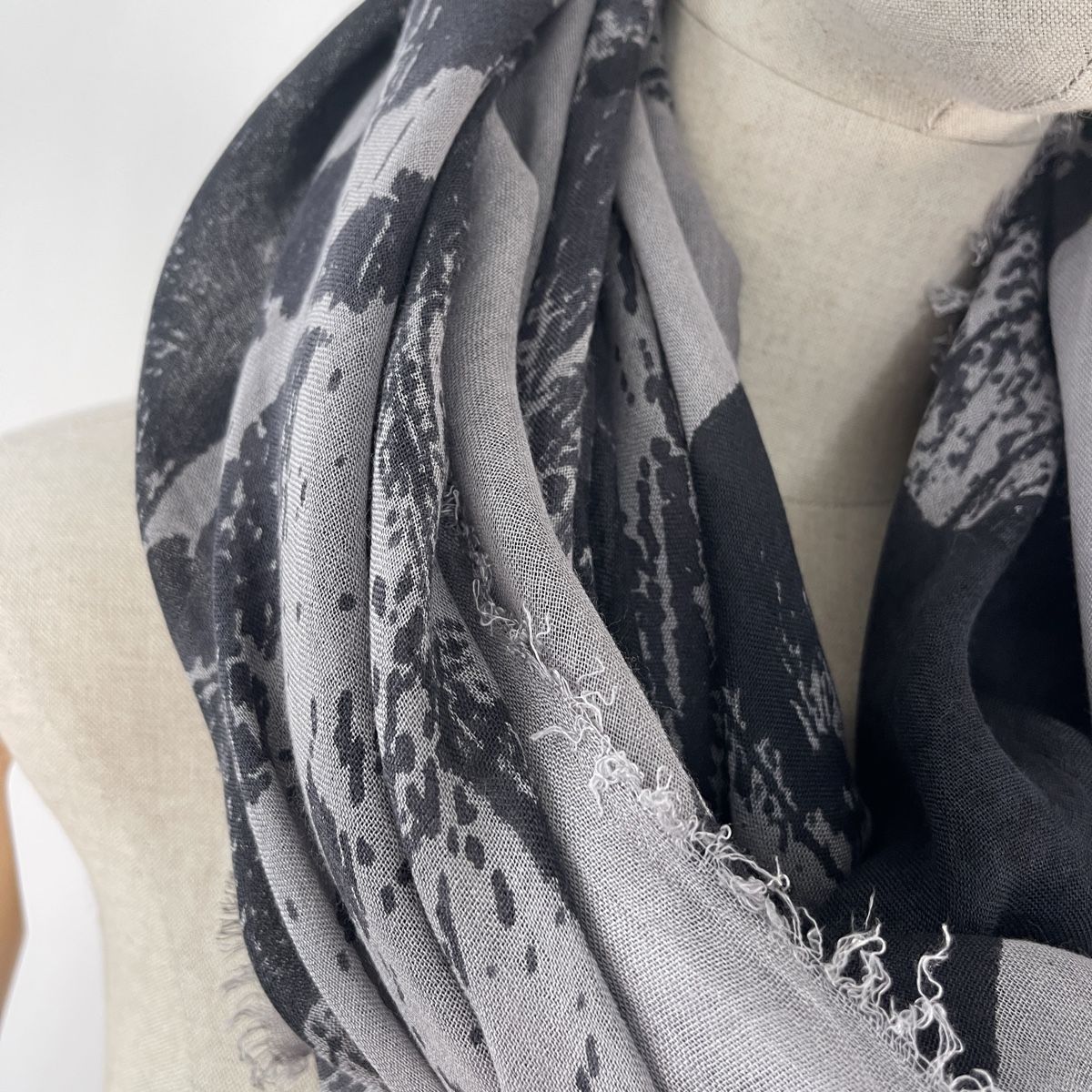 Repeat Foulard & Sciarpe: REPEAT Cashmere/Silk Scarf – Nuovo (secondo la descrizione) da Emmen venduto da Avviivva_Com2023 3
