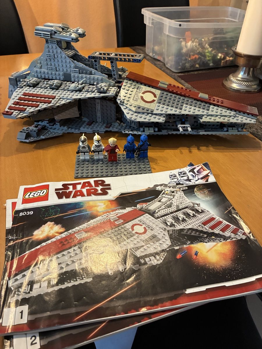 Lego Jouets: LEGO STAR Wars 8039 Venator-Class – D'occasion à sargans par Angamar