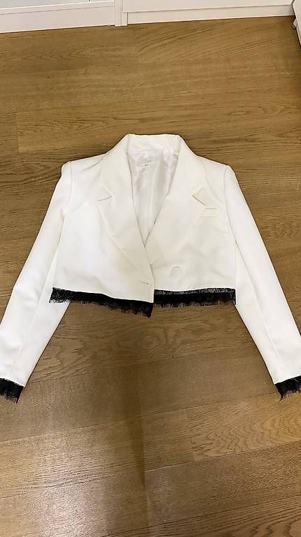 Giacche: Zara Cropped Blazer – Nuovo e nell'imballaggio originale da Domat/Ems venduto da noe_xkb7