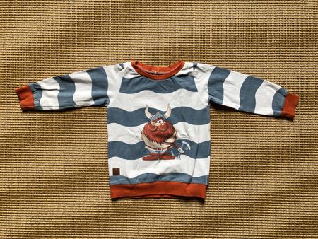 Pullover gestreift mit Wikinger