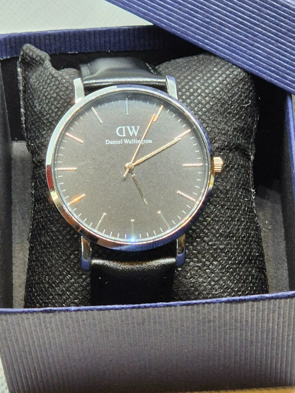 Daniel Wellington Orologi: Daniel Wellington schwarze Uhr, elegant und modern – Usato da Losone venduto da bal_gfp6 1