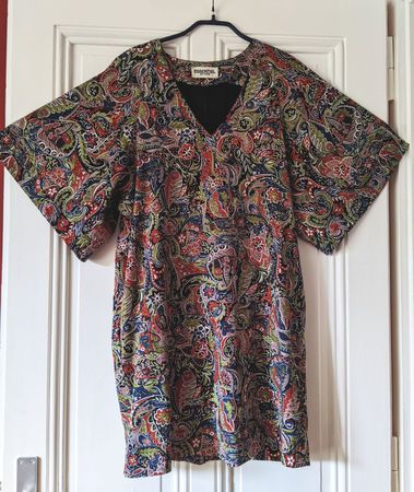 ESSENTIEL ANTWERP : Robe imprimée aux larges manches 36-38