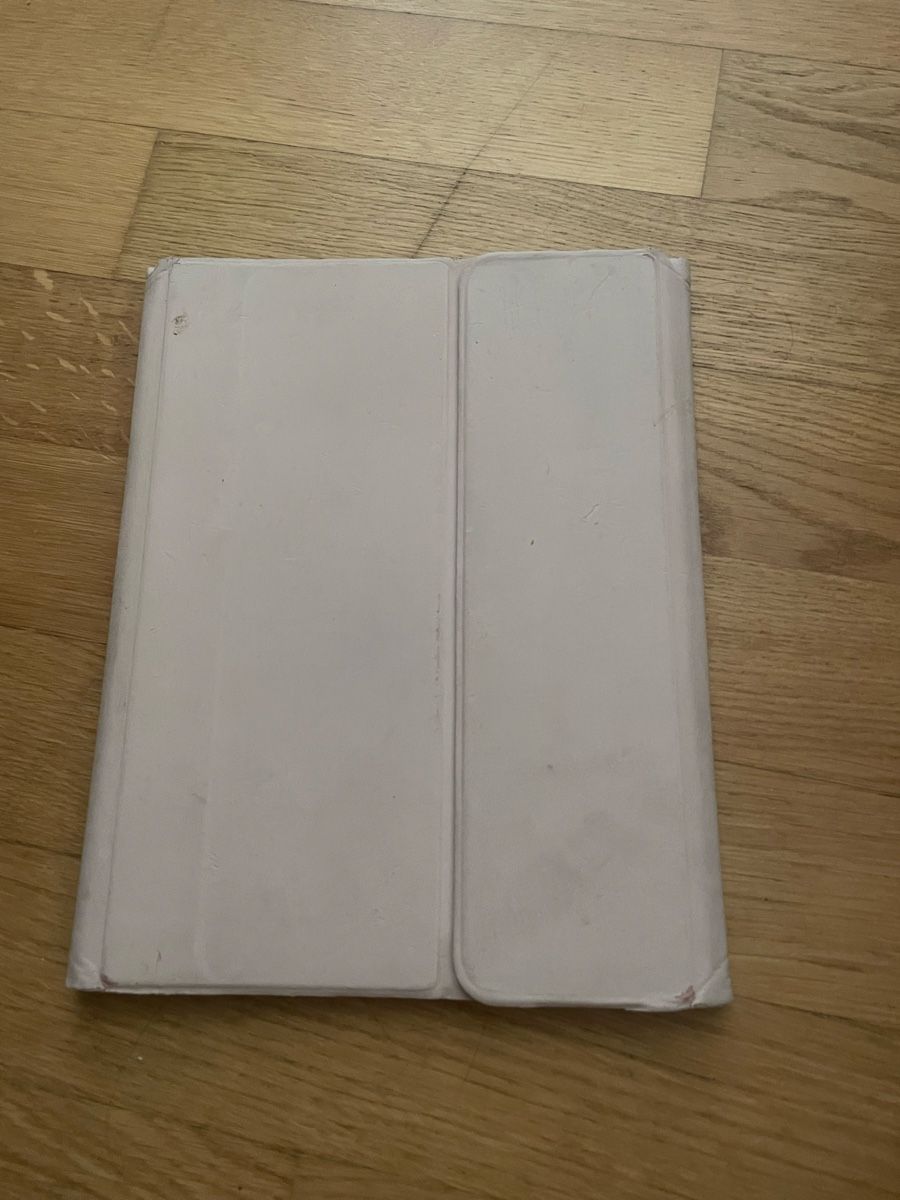 Apple Coques & Sacs: 2 Ipad Air 5th Generation Hüllen  – D'occasion à Windisch par loro1234. 2