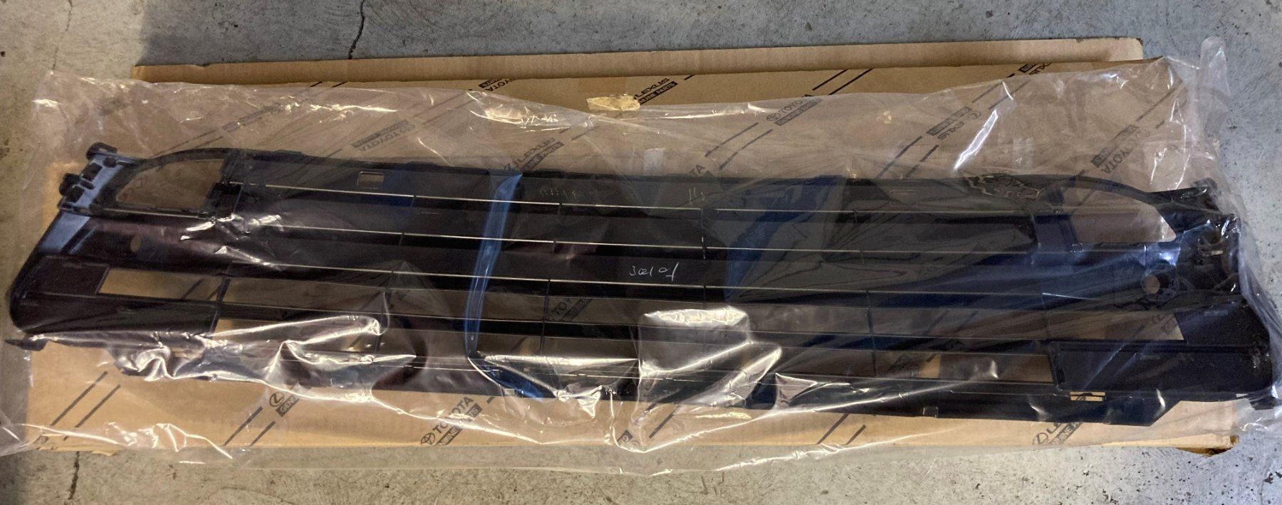 Lexus Tutti pezzi di ricambio auto: Lexus RX450h 53112-48210 – Nuovo e nell'imballaggio originale da Altenrhein venduto da Tribun75 2