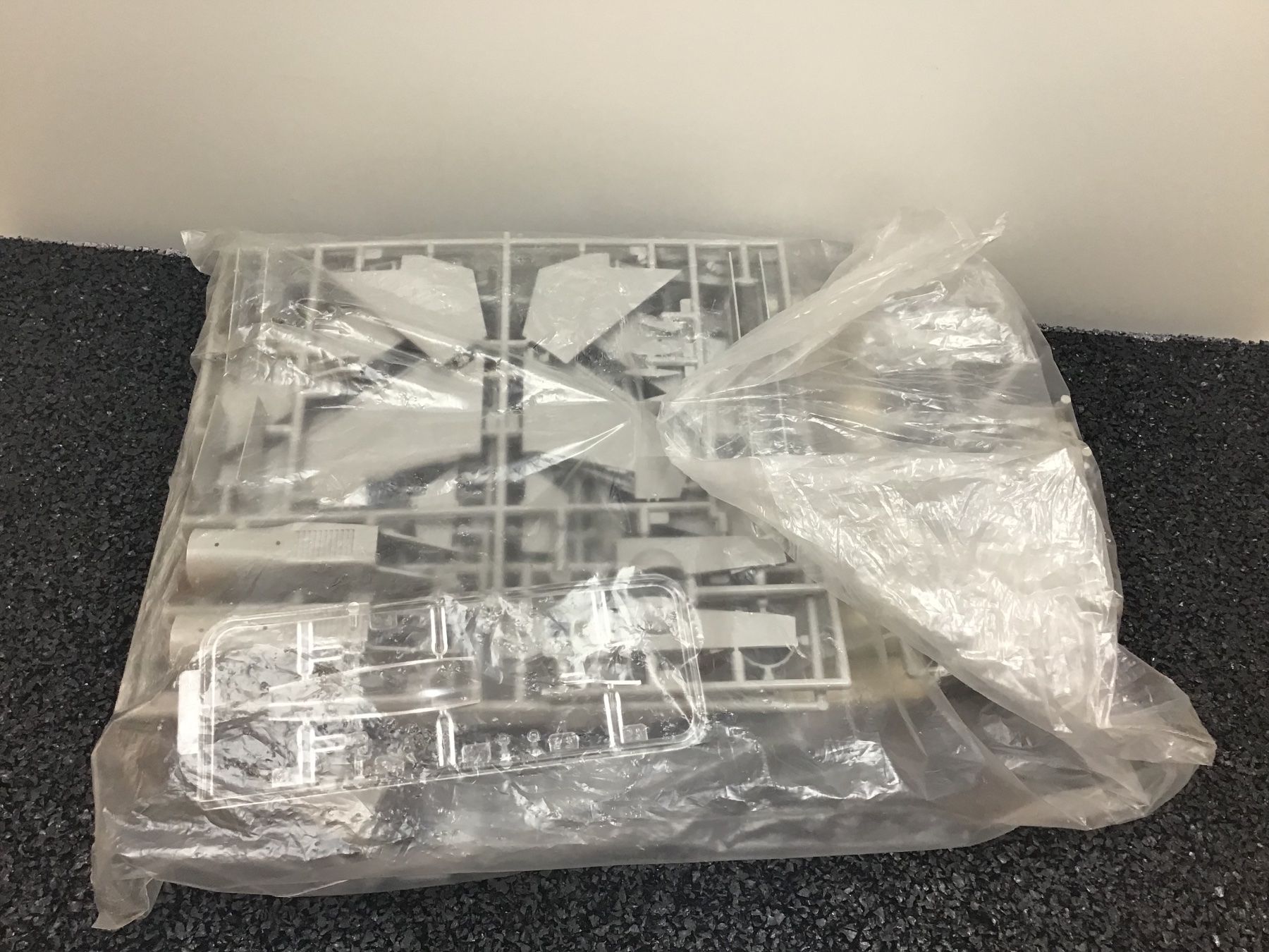 Kit di modellismo & Modellini statici: BERKUT RUSSIAN FIGHTER INTERCEPTOR SU-30 1/72 – Usato da Männedorf venduto da Modell-Spezialisten 2