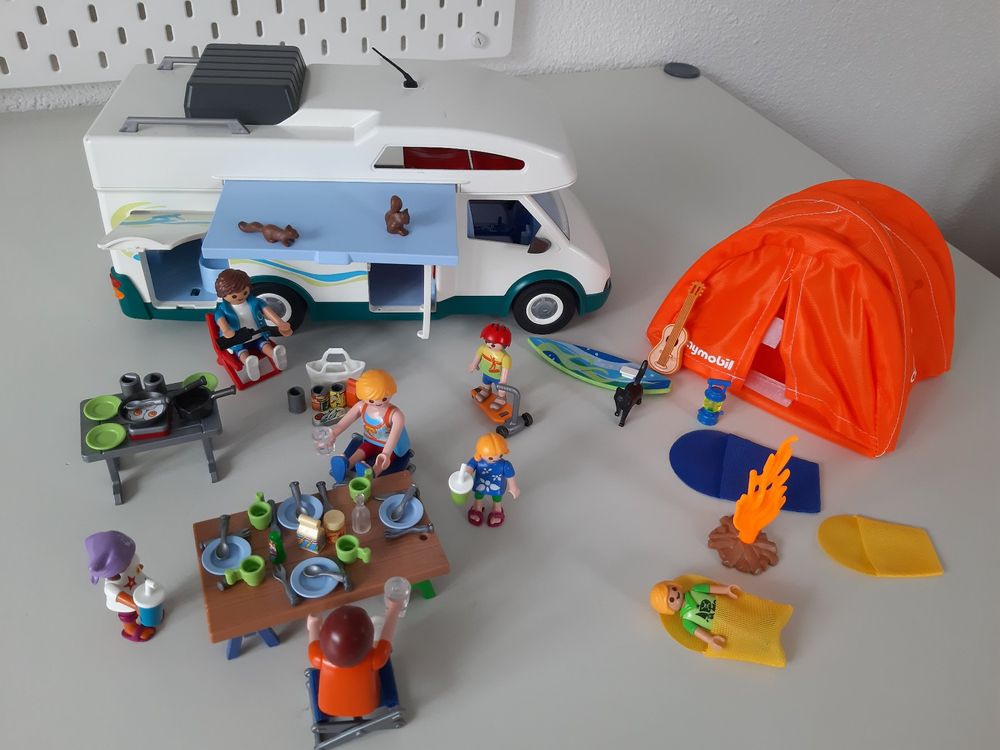 PLAYMOBIL SUMMER FUN FAMILIEN WOHNMOBIL und Zelt mit Zubehör Kaufen