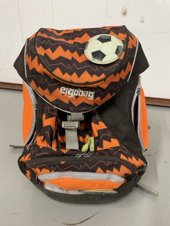 Ergobag Schulrucksack Fussball Motiv Orange Schwarz