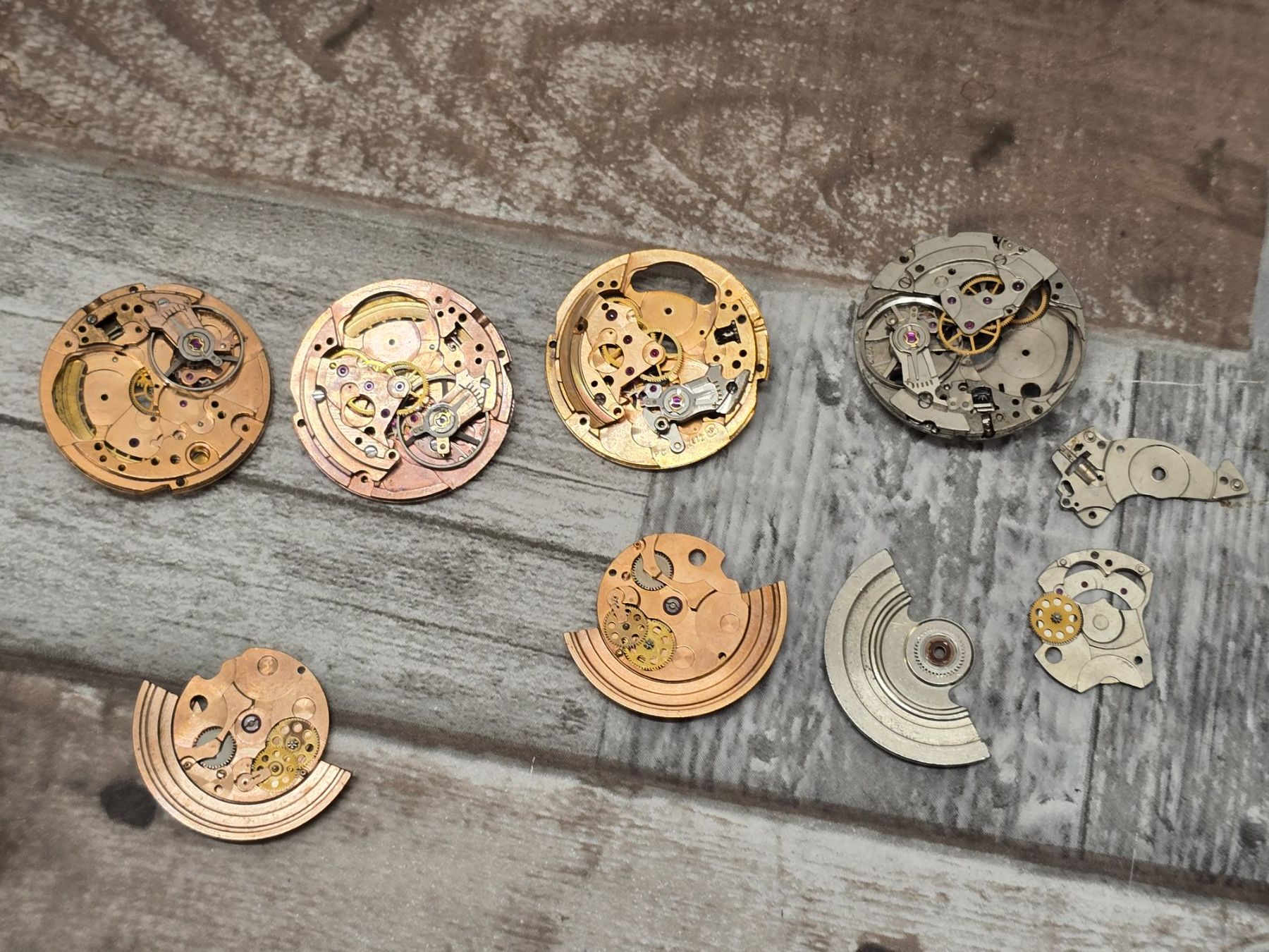 Orologi: Lot de 4 mouvements pièces détacher – Difettoso da Tramelan venduto da Nirdan 4