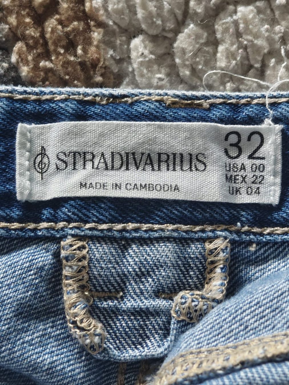 Stradivarius Pantalons: Strativarius short size 32 – D'occasion à Affoltern am Albis par DarkMaster 3