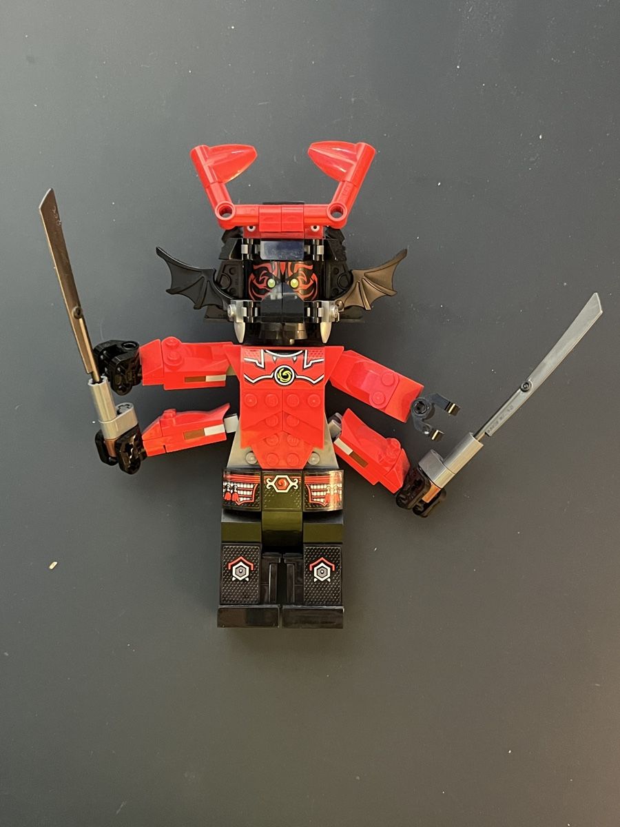 Lego Statuette: Ninjago Grosser Steinsamurai – Nuovo (secondo la descrizione) da Lupsingen venduto da sil_l6wg