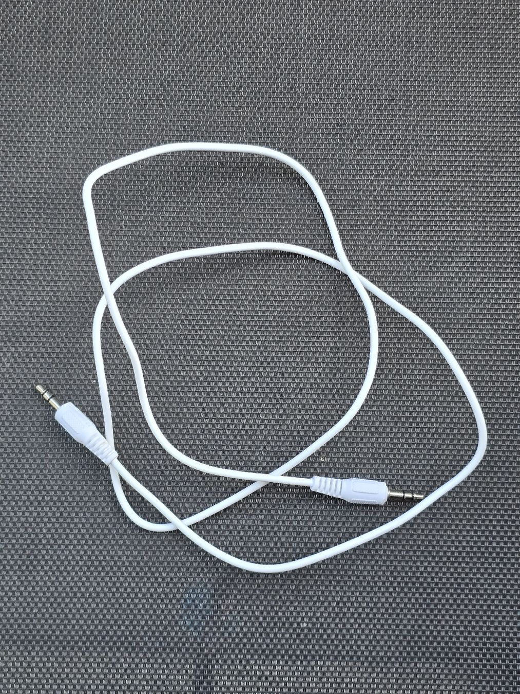 Cavi: Klinkenstecker / Audiokabel 3.5 × 3.5  |  1m – Usato da Grandval venduto da Golumbus 1
