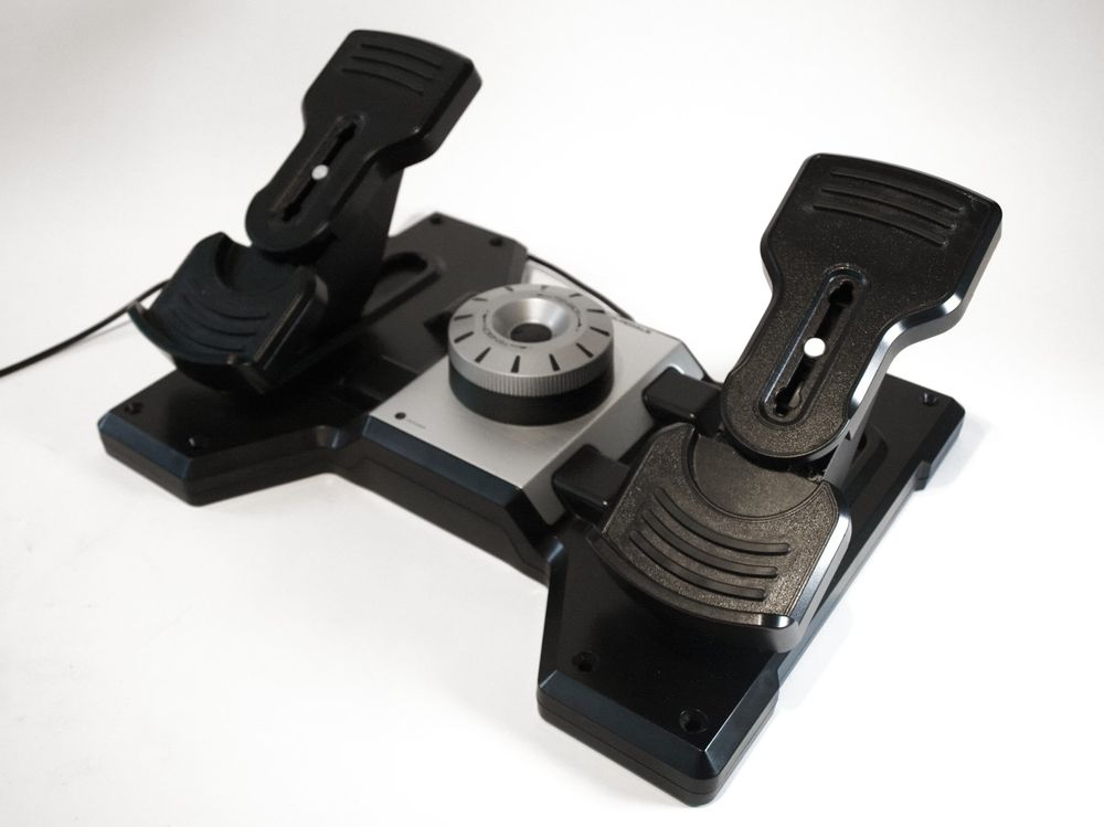 Logitech G Saitek Pro Flight Rudder Pedals - Pédales De Direction Et Freins Pour Simulateur De Vol Ultra Réaliste, Auto-Centrage, USB PC