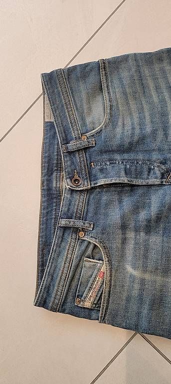 Jeans: Diesel Jeans Grösse W31/L30 – Gebraucht aus Remetschwil von Smitt