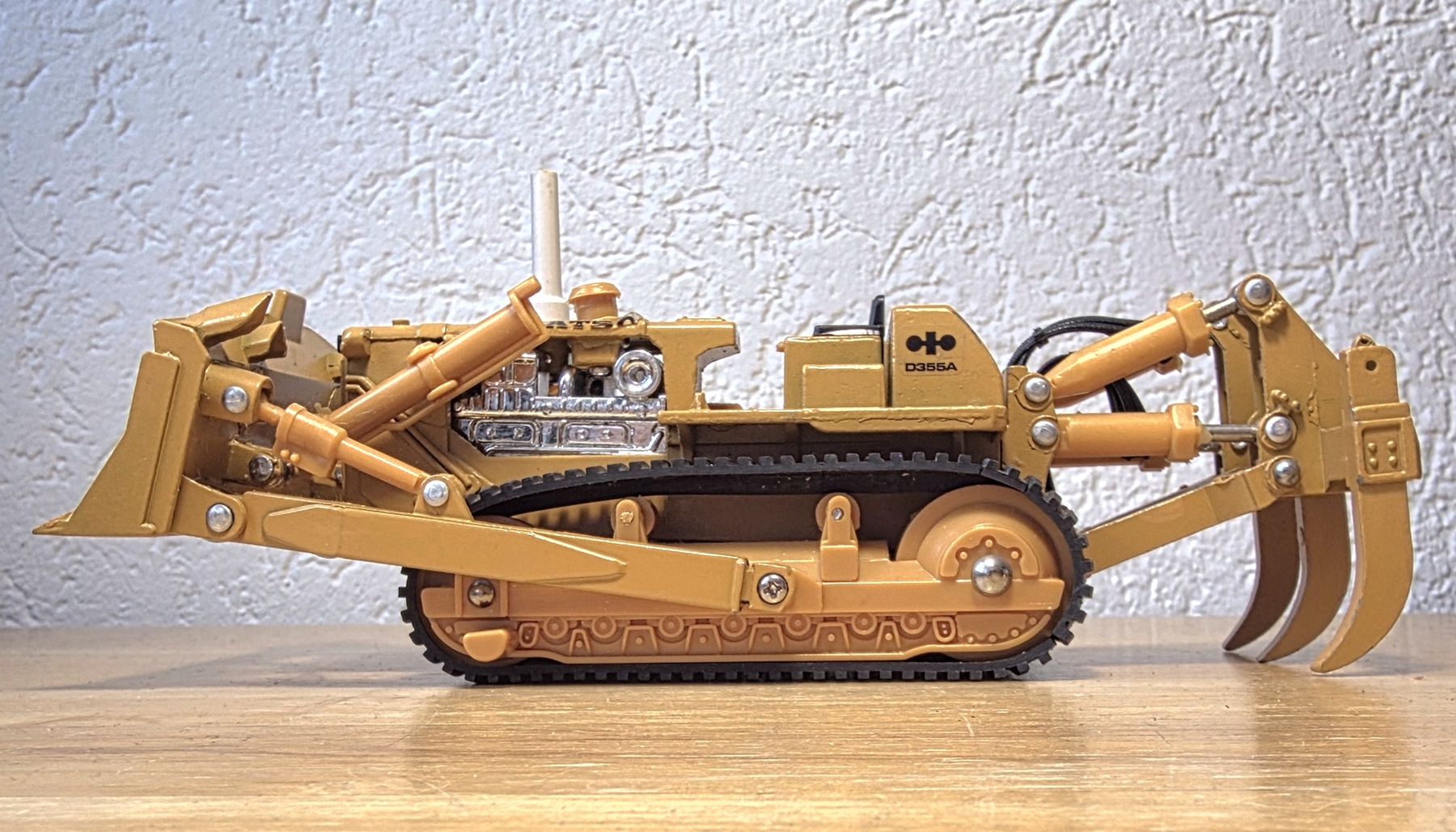 Komatsu Modellbausätze & Standmodelle: Komatsu D355A Bulldozer – Gebraucht aus Männedorf von Modellbau-wyss 1