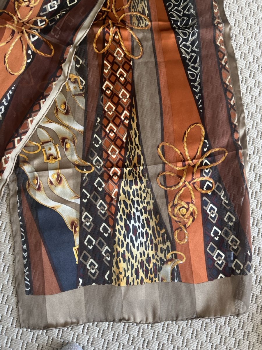 Foulards, Tücher & Schals: Seidentuch mit speziellem Muster – Gebraucht aus Solothurn von Bobesch08 3