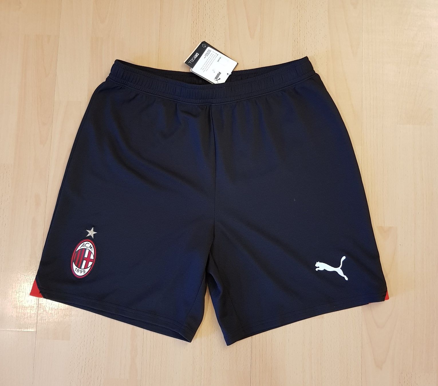 Puma Pantaloni: AC Mailand Puma Shorts, Grosse M – Usato da Le Mouret venduto da Pantini