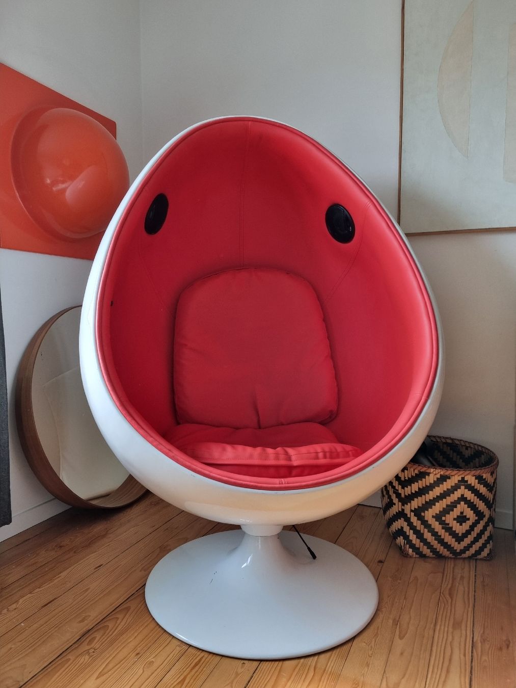 Poltrone: Design Klassiker: Eier Sessel, rot/weiss, – Usato da Wil SG venduto da die-wohnung 3