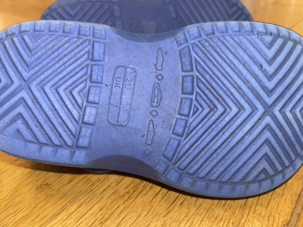 Crocs Schuhe für Jungen: Hausschuhe Gr. 24 / C4 – Gebraucht aus Bern von Elisa64 3