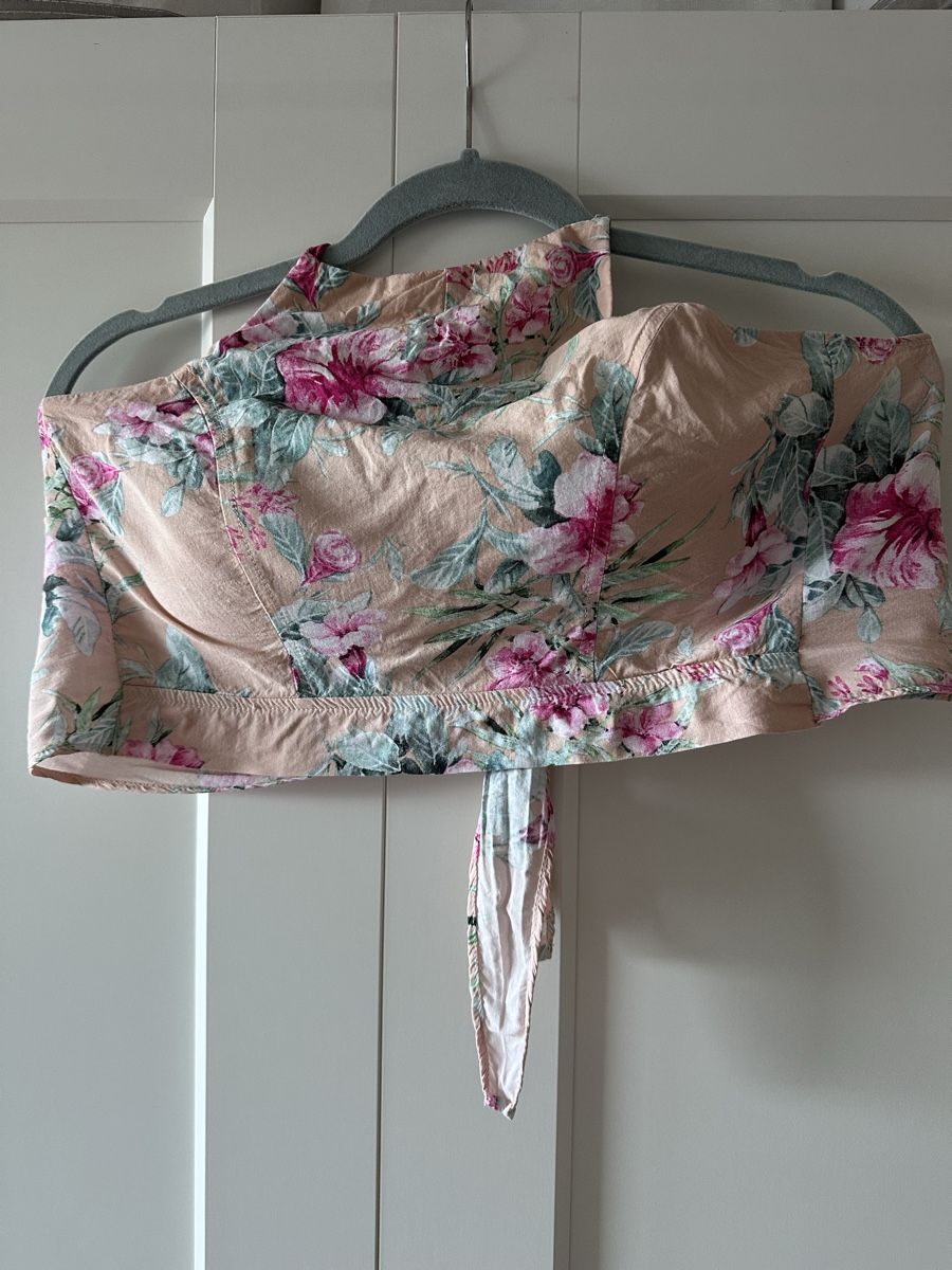 Top: Sommerliches Top mit Blumenmuster, Grösse M – Nuovo (secondo la descrizione) da Wetzikon ZH venduto da eli_k7fq 1