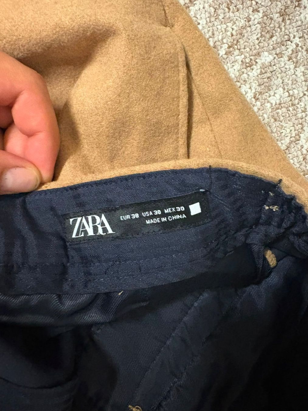 Zara Pantaloni: Chinos Zara – Usato da Adliswil venduto da thiago1995 2